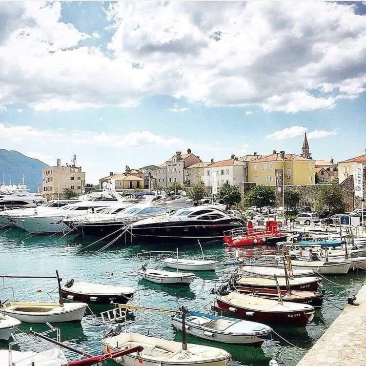 ブドヴァPalm Square 1 Old Town Aptアパートメント エクステリア 写真